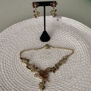 BEAUTIFUL NECKLACE/EARRING SET